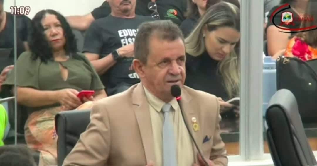 Vídeo: Vereador de Caucaia declara em sessão que requerimento "só servem para limpar a bunda"